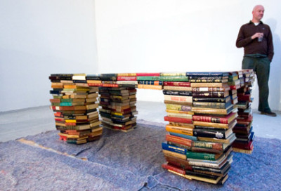 Modern Furniture Berkeley on Petit Ver   Picurien De Livre  Book Furniture Made Of Books