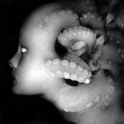 Mujer pulpo con tentáculos