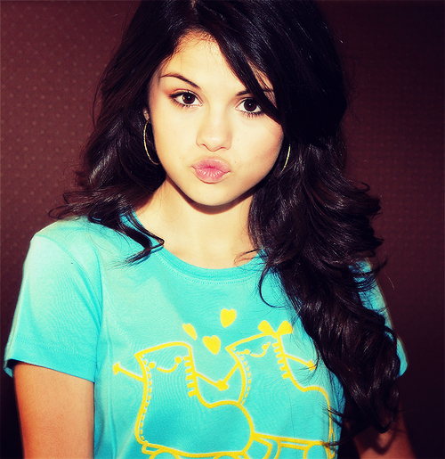 FOLLOW THESE BLOG TO SUPPORT HER MORE! http://weheart-selenagomez.tumblr.com 