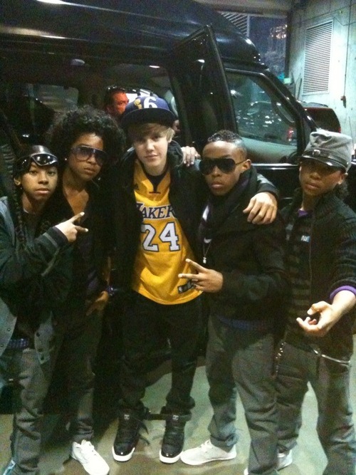 Mindless Behavior meets Justin Bieber at the Lakers game