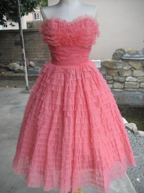 vintage dresses. Consider a vintage dress as an option for your prom ...