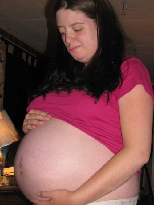 pregnant belly button piercing. ellybutton piercing,