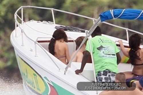 justin bieber selena gomez boat pics. Justin Bieber amp; Selena Gomez