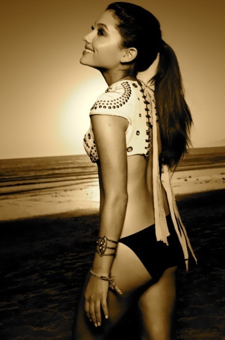 Ariana Grande Santa Monica Photoshoot Ariana Tweets Here's a pic from a 
