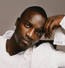 Akon сотрудничает с кампанией Konvict Muzik. 
