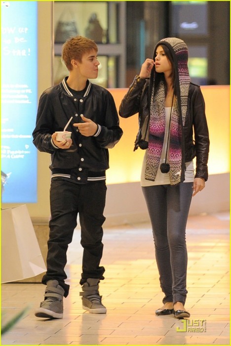 Notes Justin Bieber and Selena Gomez out about for Justin's 17th Birthday