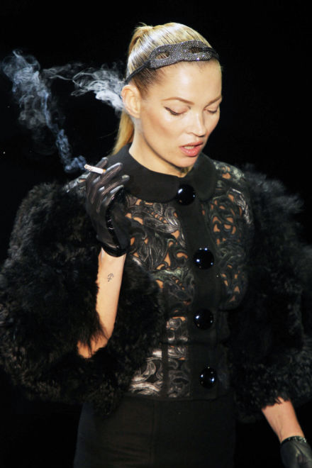 kate moss louis vuitton fall 2011. Kate Moss stole the limelight