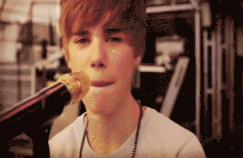 funny justin bieber pictures 2011. JUSTIN BIEBER FUNNY FACE 2011