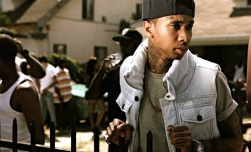 red young money logo. Tags: tyga young money light