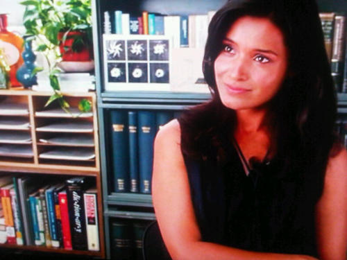 Here is Shelley Conn in the aforementioned How Do You Know
