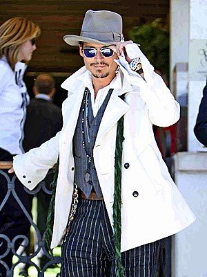 johnny depp hot. HE IS SO HOT THAT