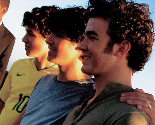 jonas brothers 2011. jonas brothers 2011 april. I Love The Jonas Brothers. I Love The Jonas Brothers. dsnort. Aug 1, 08:39 PM