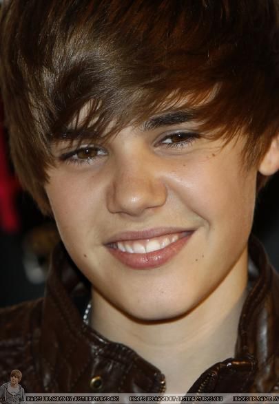 justin bieber smiling cute. Smile Justin Bieber just