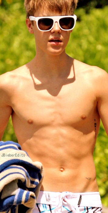 justin bieber abs picture. Justin Bieber#39;s abs.