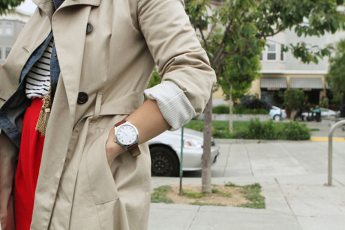 Banana Trench Coat, Denim Button down H&M, Marc Jacobs Watch