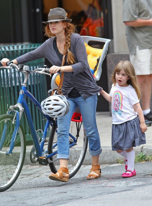 Here is Isla Fisher and her cute ginger daughter Olive going for a bike ride