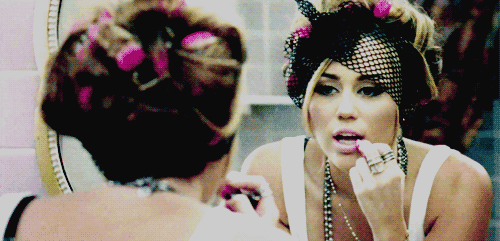 Miley Cyrus gifleri...