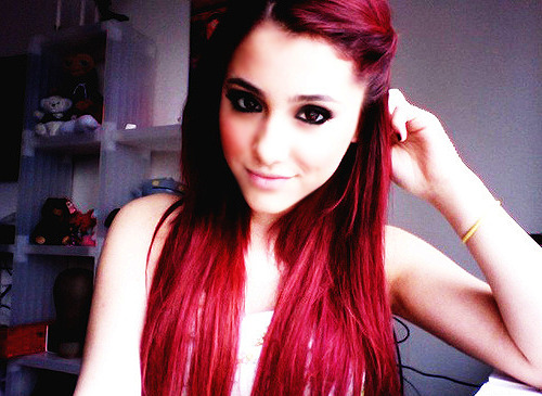 like or reblog if u only post Ariana Grande image i will follow you