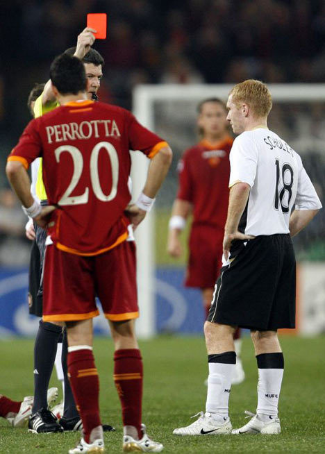 Paul Scholes shown a red card against Roma