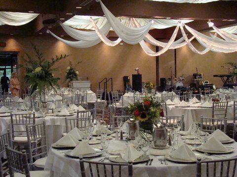 She also varied the shape and linen color of the guest tables