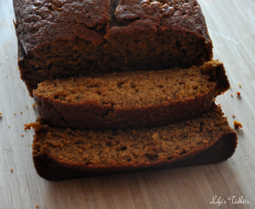 The best pumpkin bread recipe that's very moist. Perfect for fall and Thanksgiving! | Life's Tidbits