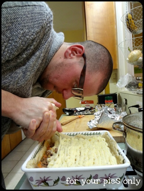 shepherds-pie-mashed-potatoes-piping-baking-dinner-irish