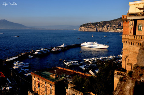 Honeymooning in Sorrento, Italy - ferry from Sorrento to Capri | Life's Tidbits