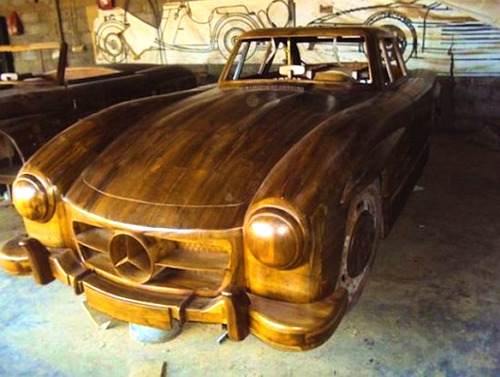 This is a 1955 MercedesBenz 300SL Gullwing 11 scale model constructed 
