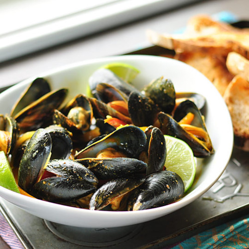 thai red curry steamed mussels