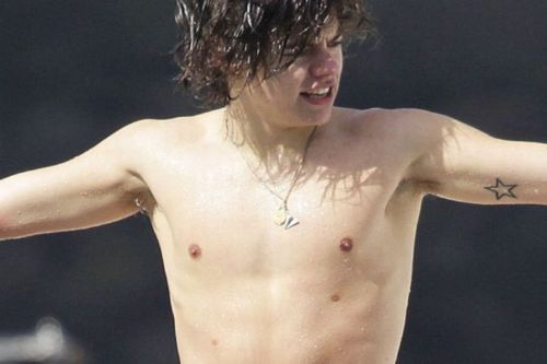 Harry Styles really does have 4 nipples image OMG its true
