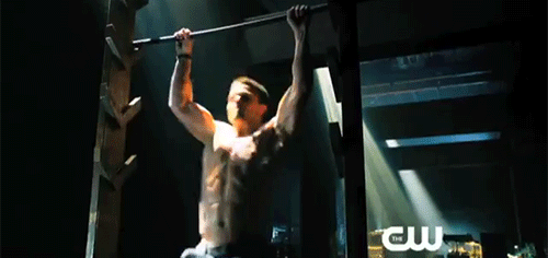 Stephen Amell Pull Ups