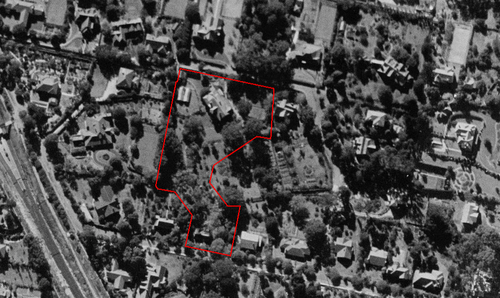 1943 aerial (above) showing contemporary parcel lines