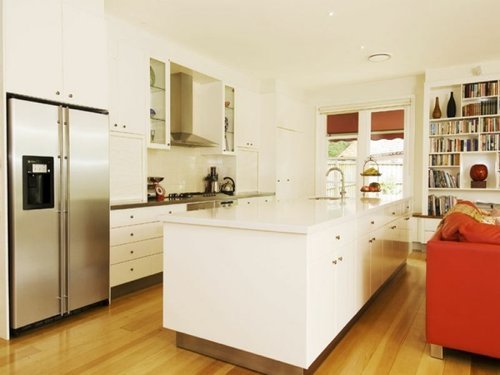 Kooyong’s dowdy kitchen at the time of its 2008 sale