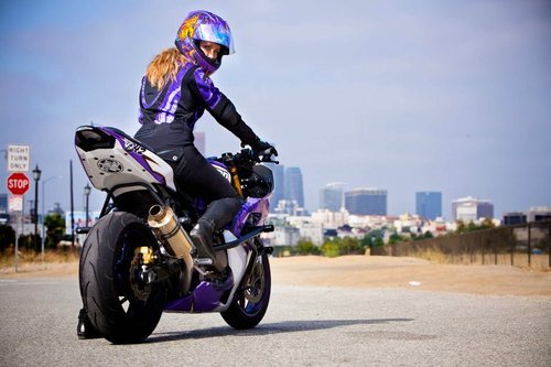 leahstunts leah petersen on her stunt bike woman motorcyclist