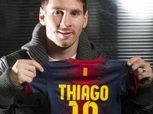 Messi holding a Thiago Messi Barca replica