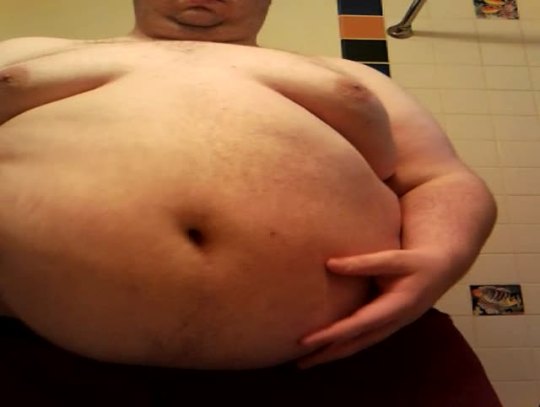 feedluke:  Playing with my belly after a shower.   Luke, you