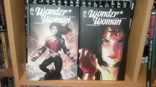 nomalez:  Wonder Womanâ€¦With Love â€¦ [FranÃ§ais] Jâ€™ai gardÃ© un si bon souvenir de Wonder Woman aprÃ¨s avoir vu le film â€œBatman v Superman: lâ€™Aube de la Justiceâ€ que jâ€™ai improvisÃ© cette petite vidÃ©o avec les comics Wonder Woman dans ma