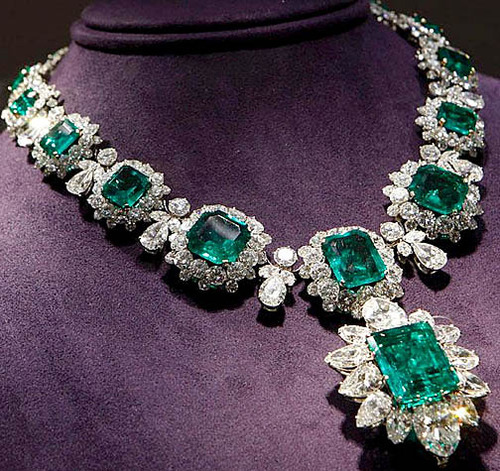 World-Class Jewelry Once Owned by Elizabeth Taylor Goes on Display in ...