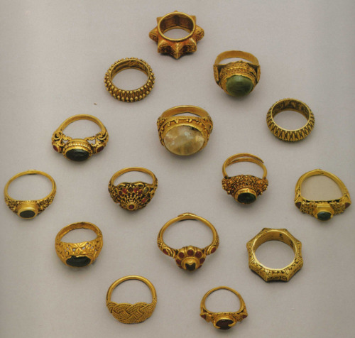 Image from 'A World of Rings, Africa, Asia, America' Skira Press