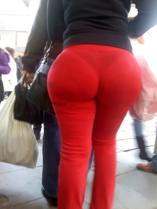 Big booty tight jeans candid