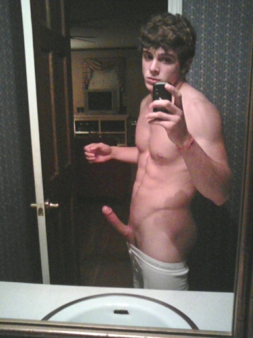 Naked guy mirror selfies tumblr