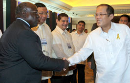 US Ambassador to Manila Harry Thomas shakes hands with President Benigno Aquino III in this photo taken on June 14, 2011. (Photo by Malacanang Photo Bureau)
