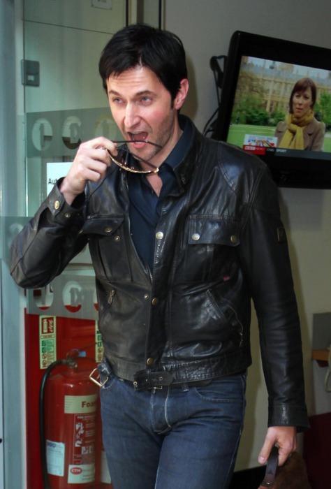This is a 'my dash needs more Richard Armitage, dammit' post.