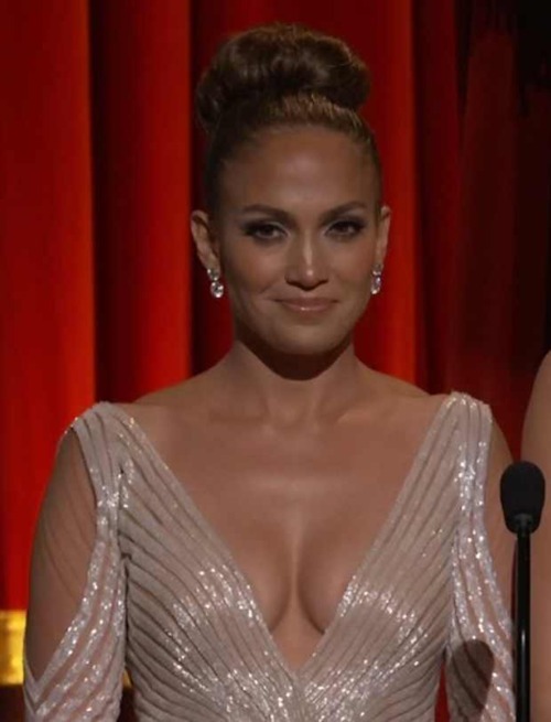 Jennifer lopez nipple nip slip