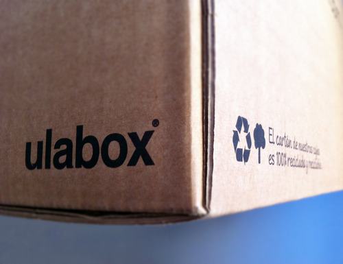 Caja de Ulabox - 100% reciclada y reciclable